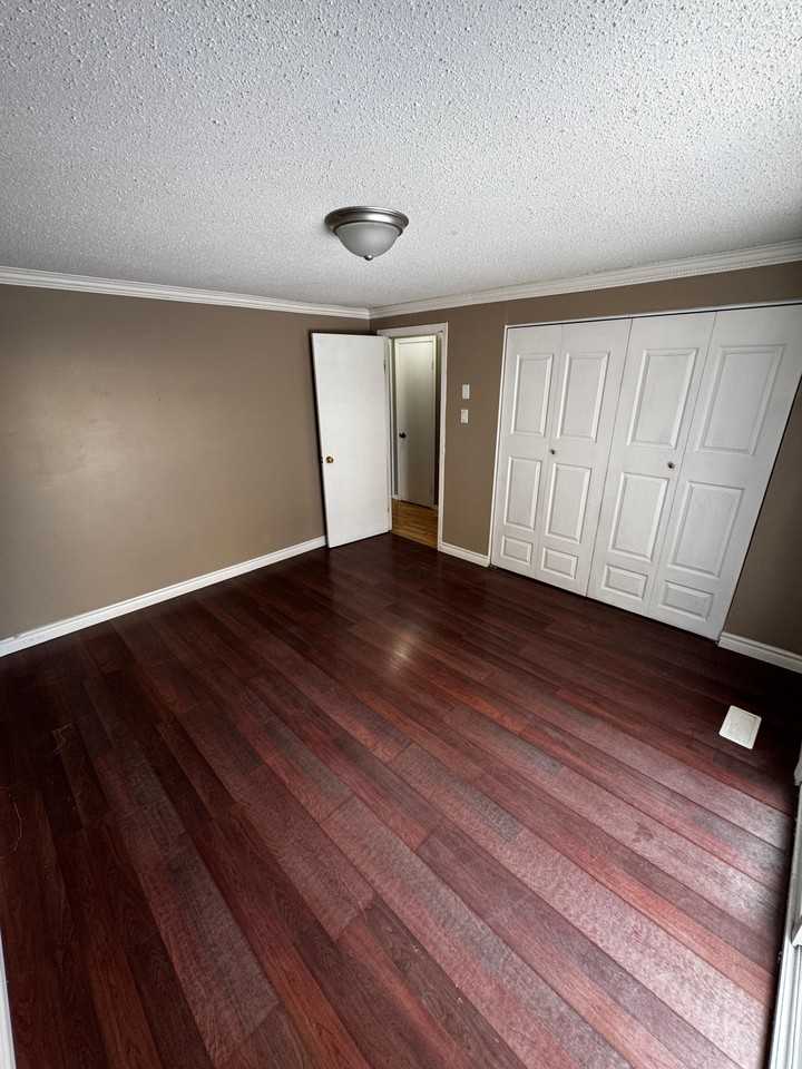 Kingscourt Drive - Photo 3 of 9