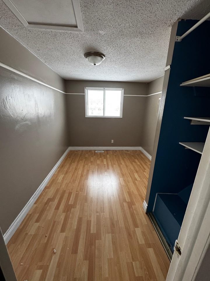 Kingscourt Drive - Photo 5 of 9