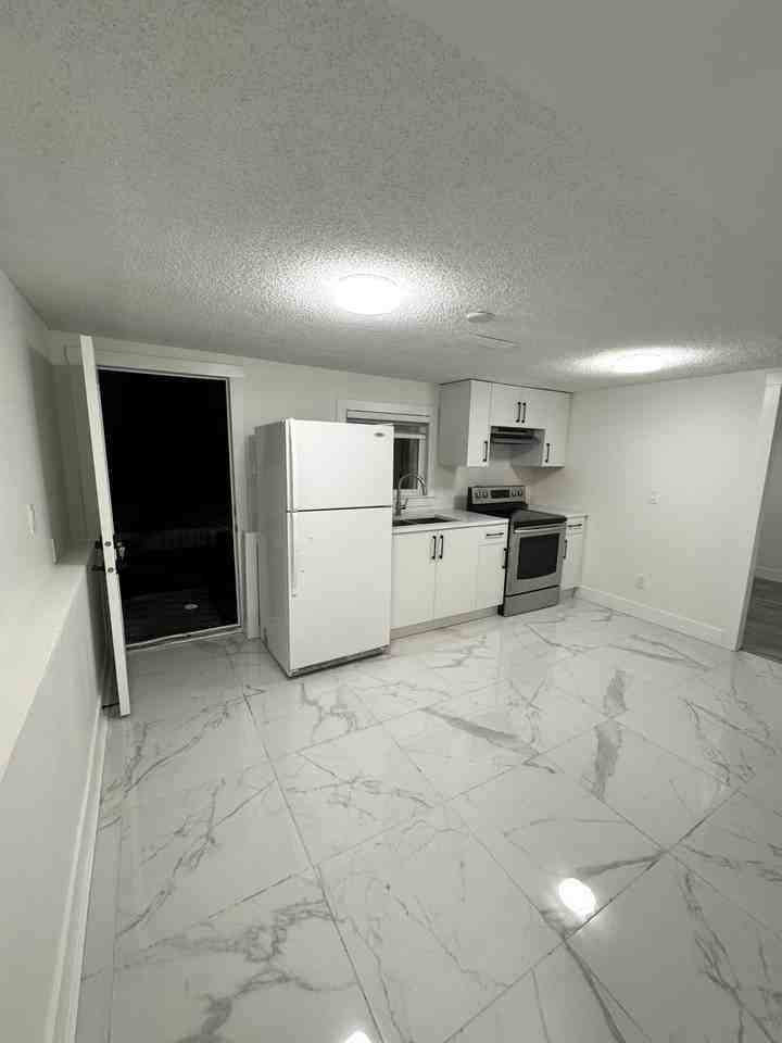 24765 Halnor Ave - Photo 3 of 21