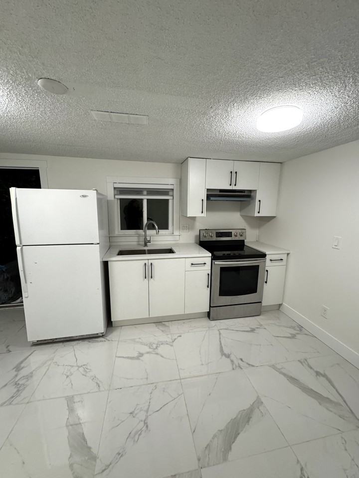 24765 Halnor Ave - Photo 4 of 21