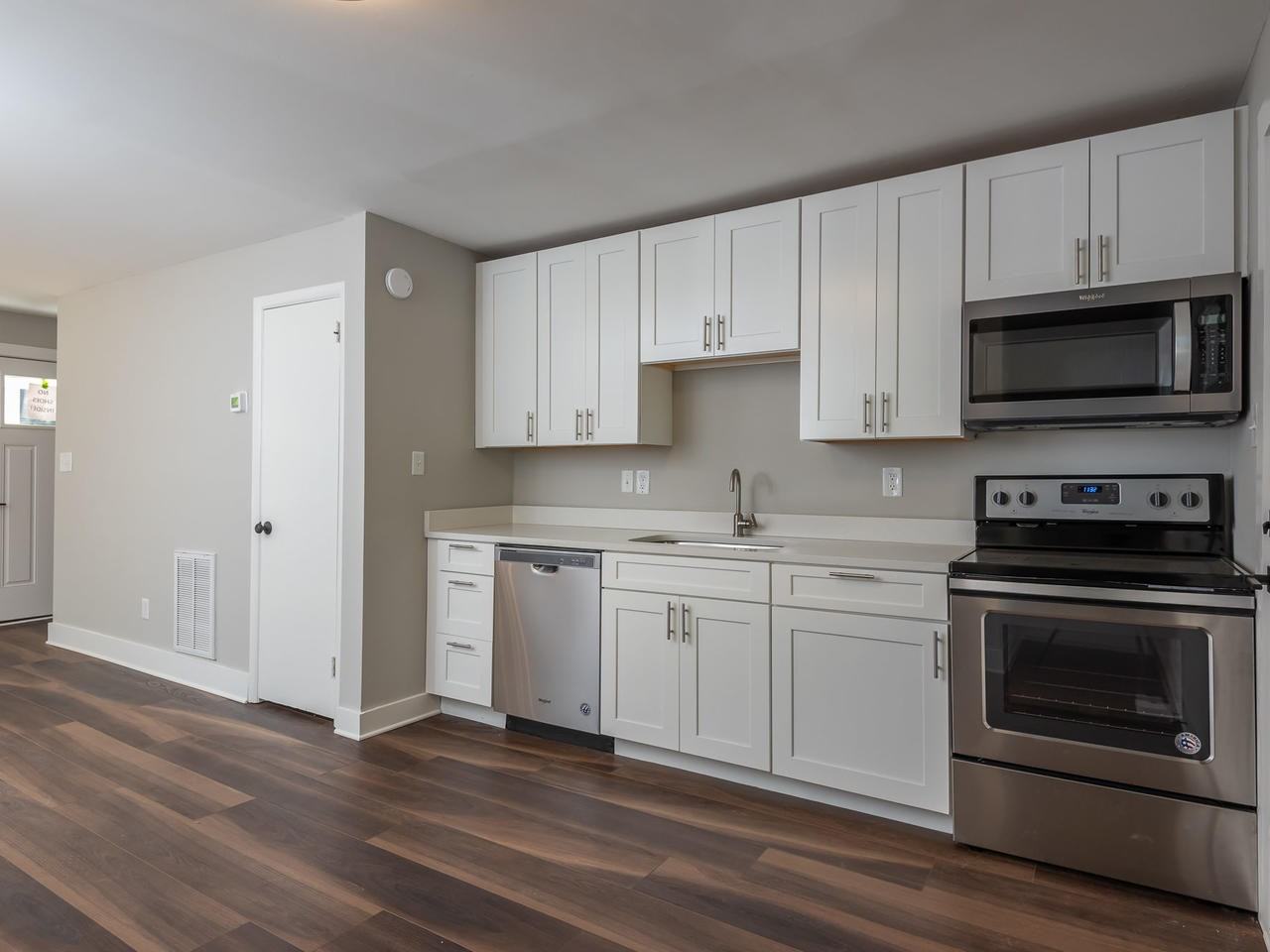 734 E Lenoir St #734 - Photo 3 of 26