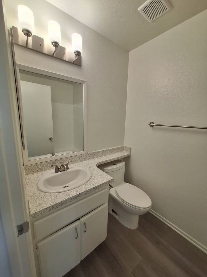 170 Amberway Apartments - Photo 5 of 32