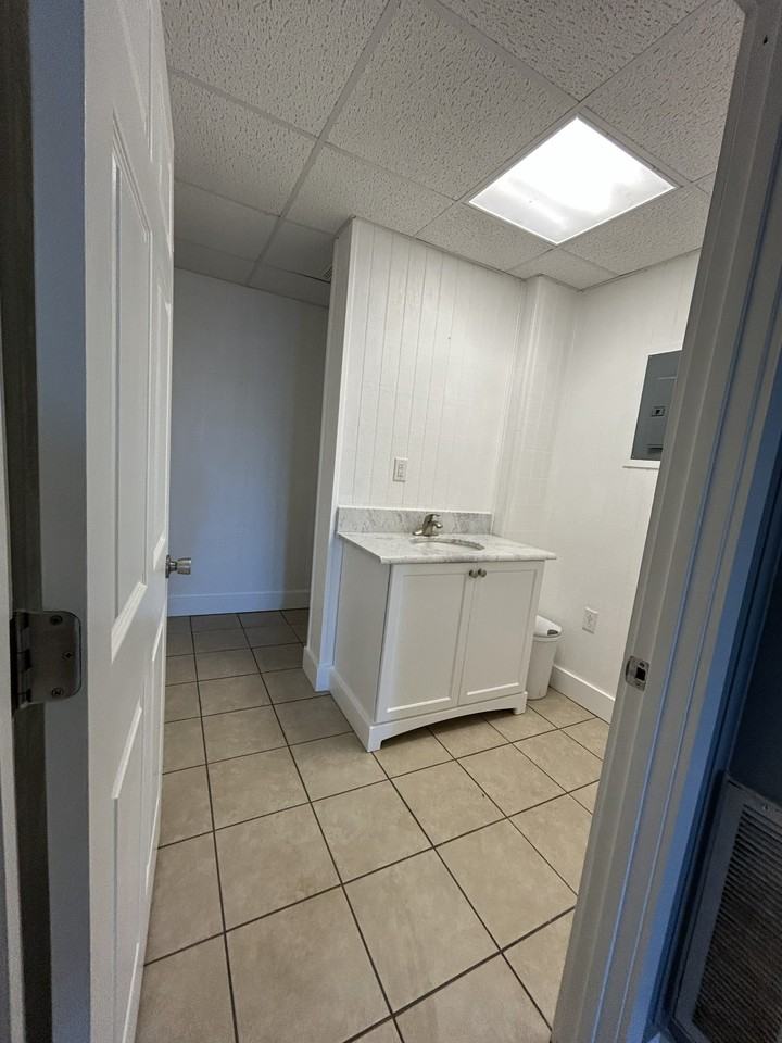 101 N 5th St #1 - Photo 3 of 9