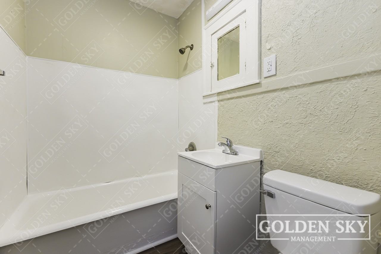 2937 N Kenwood Ave #A - Photo 2 of 10