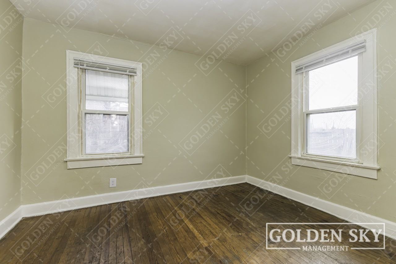 2937 N Kenwood Ave #A - Photo 4 of 10