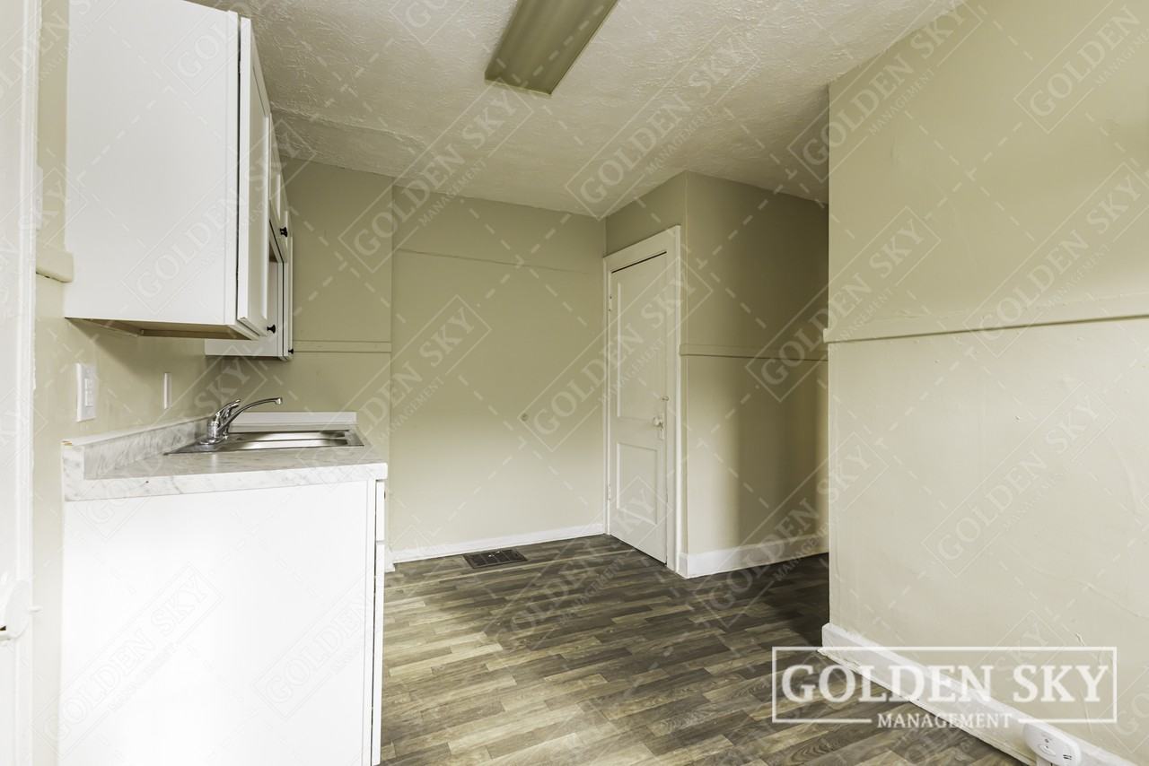 2937 N Kenwood Ave #A - Photo 5 of 10