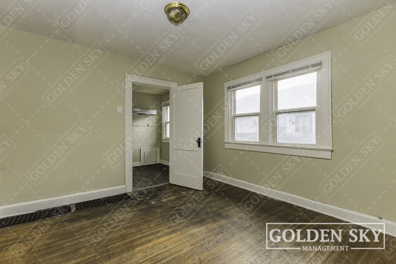 2937 N Kenwood Ave #A - Photo 7 of 10