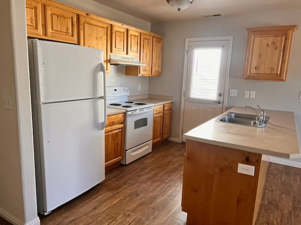 1237 N 650 W - Photo 5 of 28