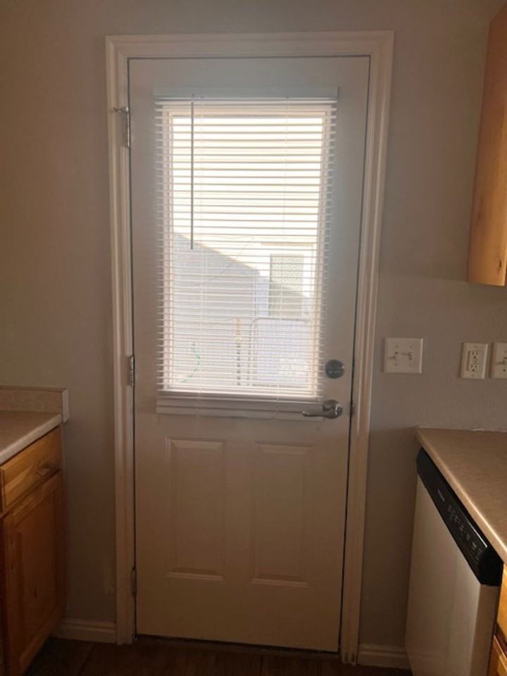 1237 N 650 W - Photo 7 of 28