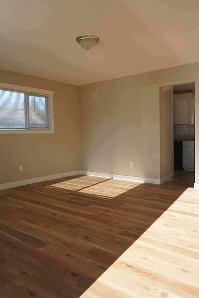 1410 E 30th St - Photo 4 of 14