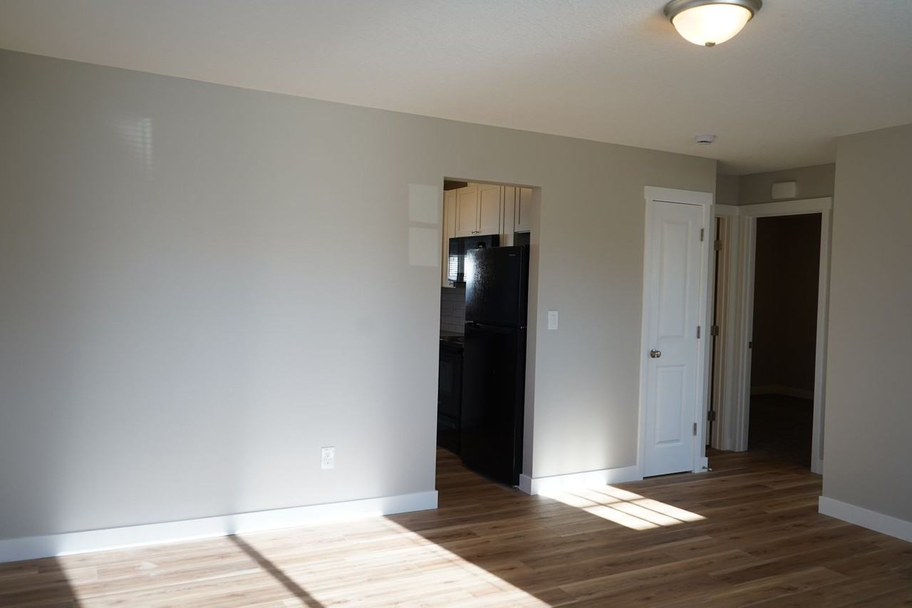 1410 E 30th St - Photo 5 of 14