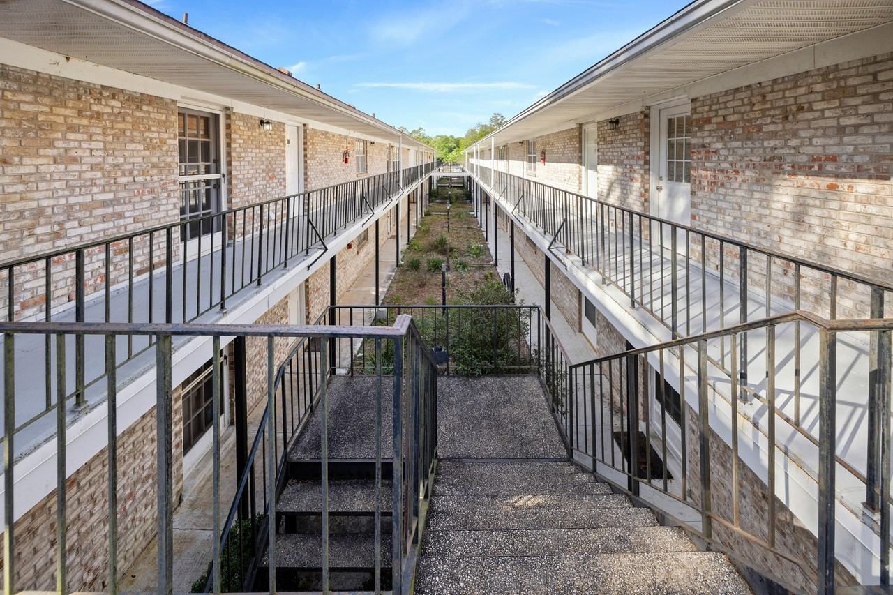 115 Country Club Dr #1 - Photo 2 of 32