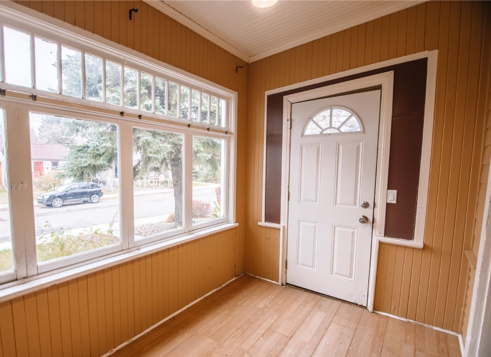 2061 Queen St #1 - Photo 3 of 11