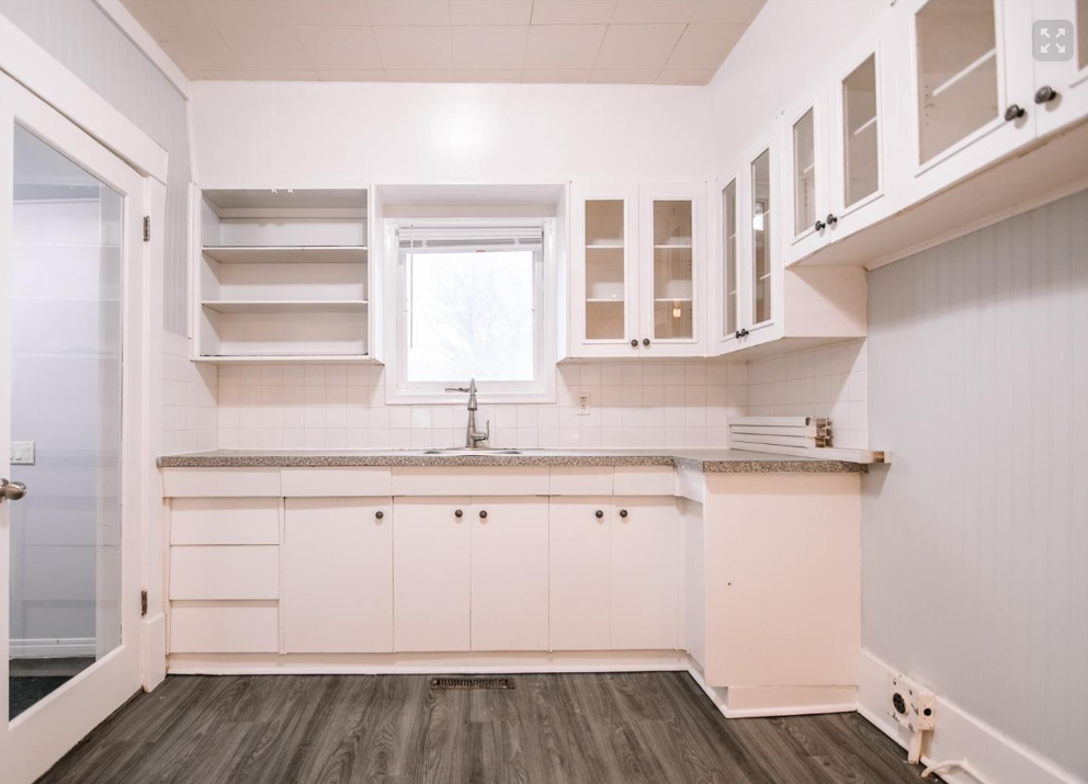 2061 Queen St #1 - Photo 6 of 11