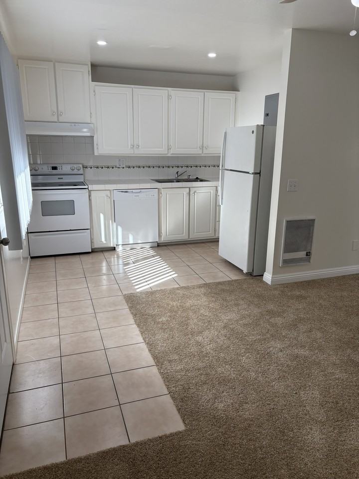 2117 Elden Ave #2117-07 - Photo 3 of 13