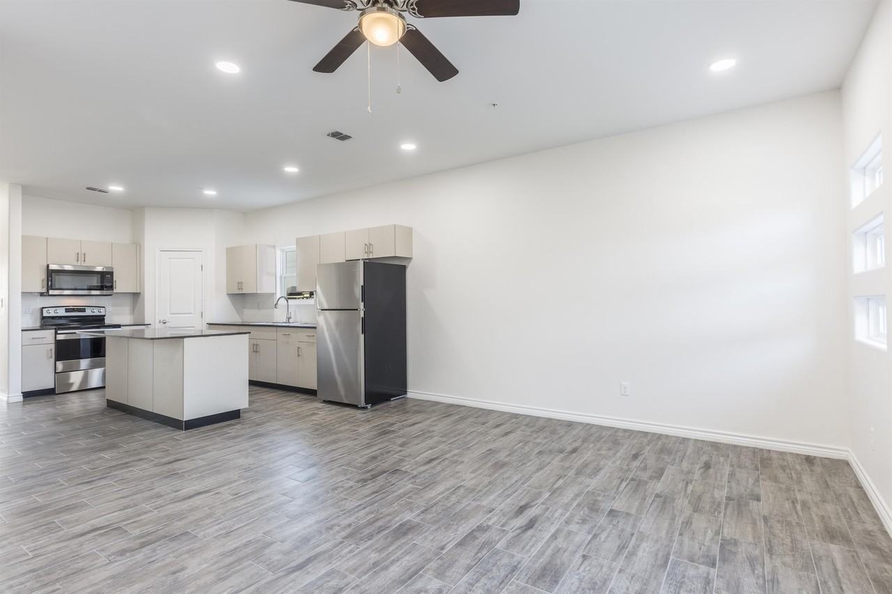 815 North 15th Place - 36 - D #36D - Photo 4 of 16