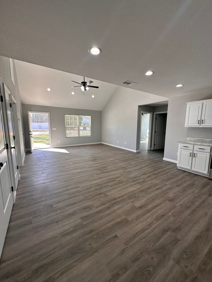 130 Hunington Cir - Photo 3 of 28