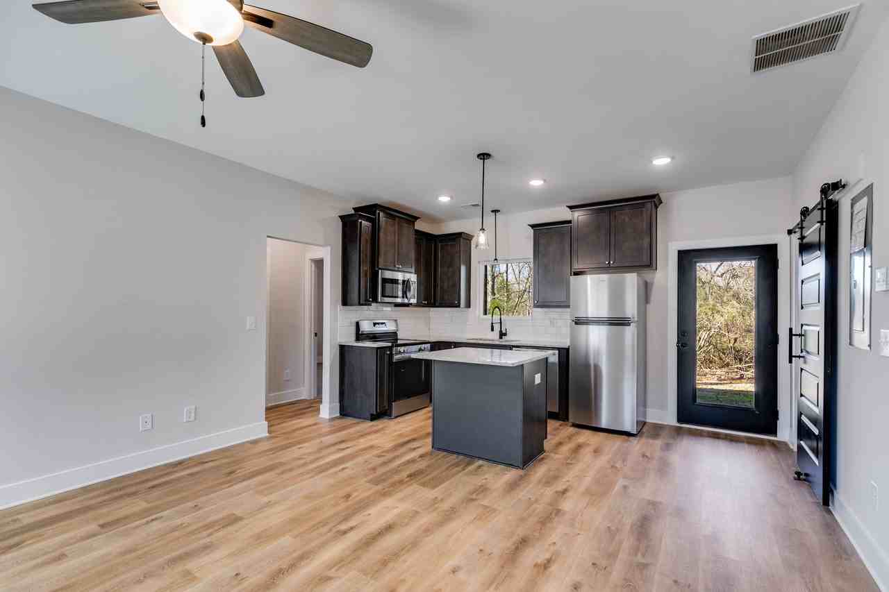 319 Bledsoe St #1 - Photo 5 of 28