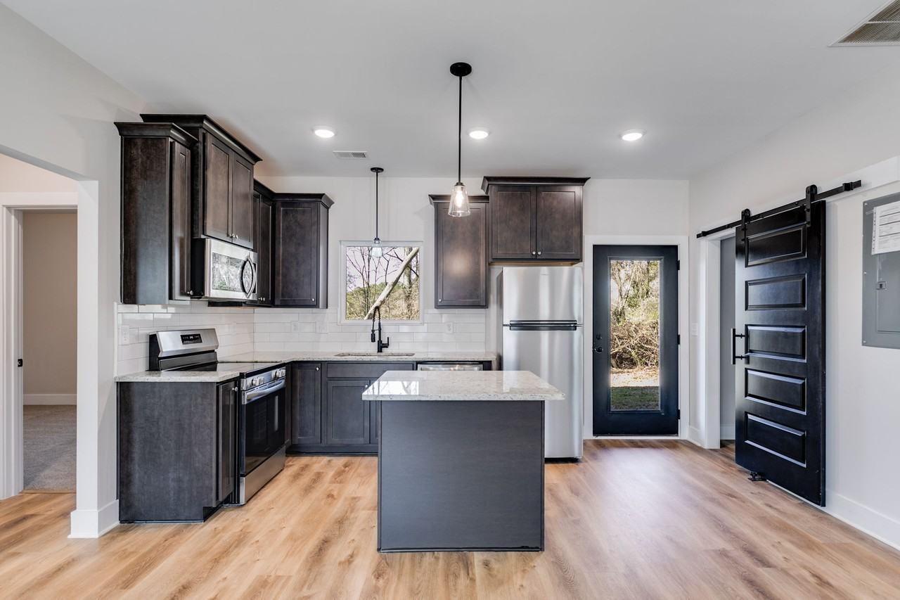 319 Bledsoe St #1 - Photo 6 of 28