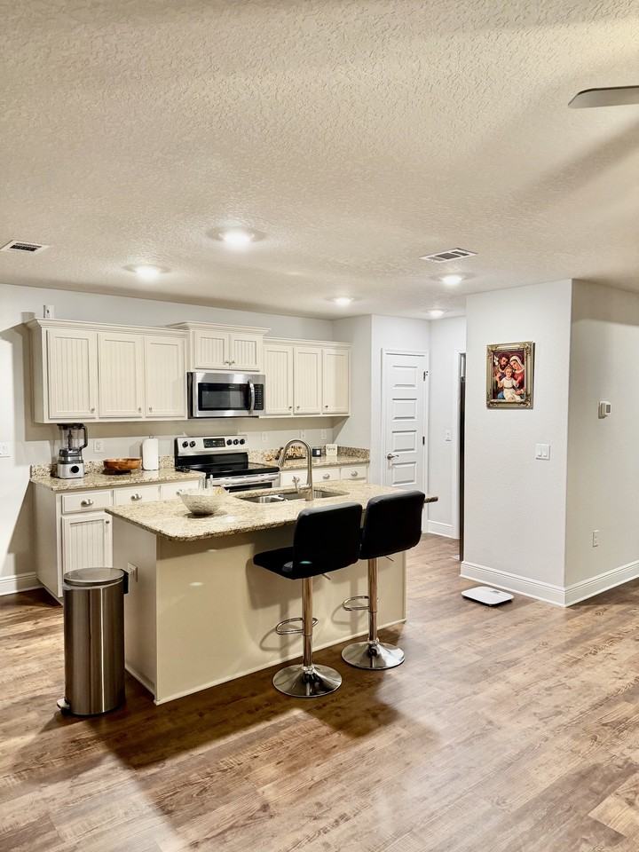 211 Baycliff Dr #1 - Photo 2 of 17