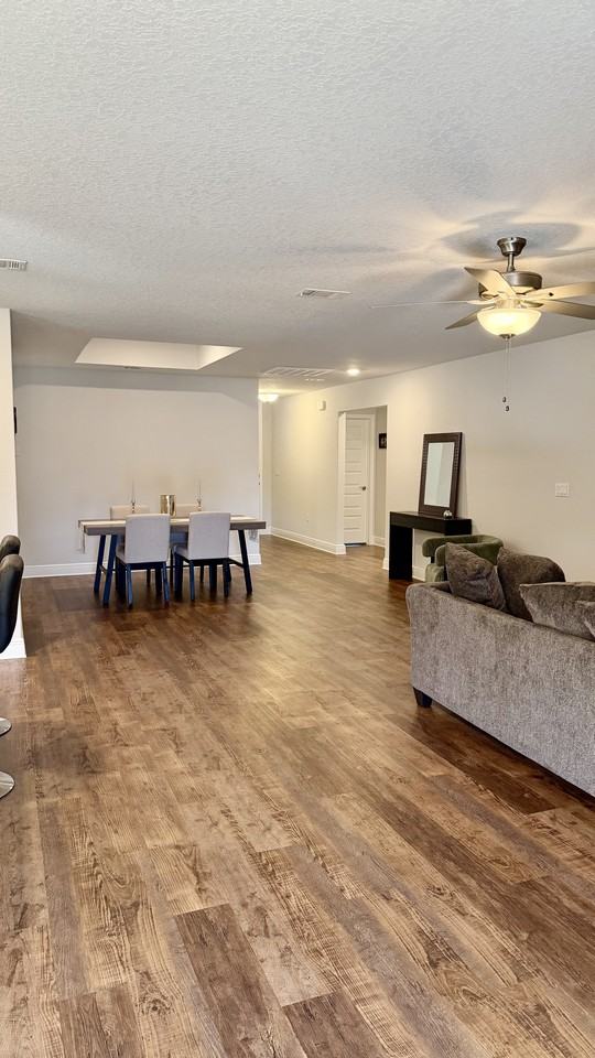 211 Baycliff Dr #1 - Photo 4 of 17