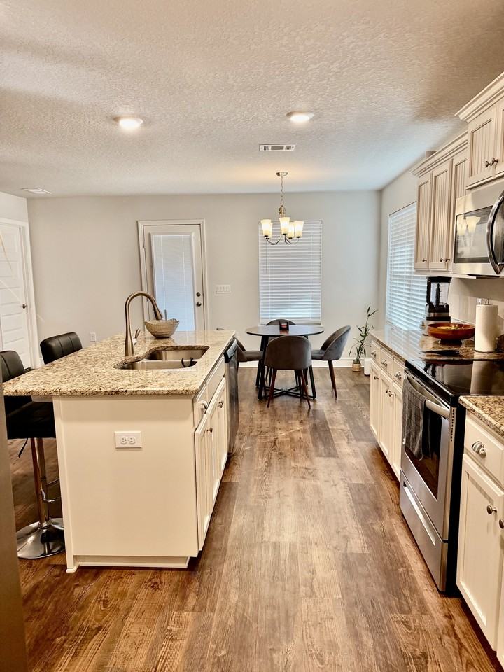 211 Baycliff Dr #1 - Photo 5 of 17