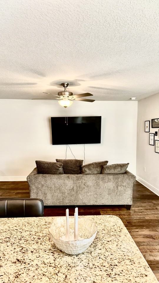 211 Baycliff Dr #1 - Photo 6 of 17