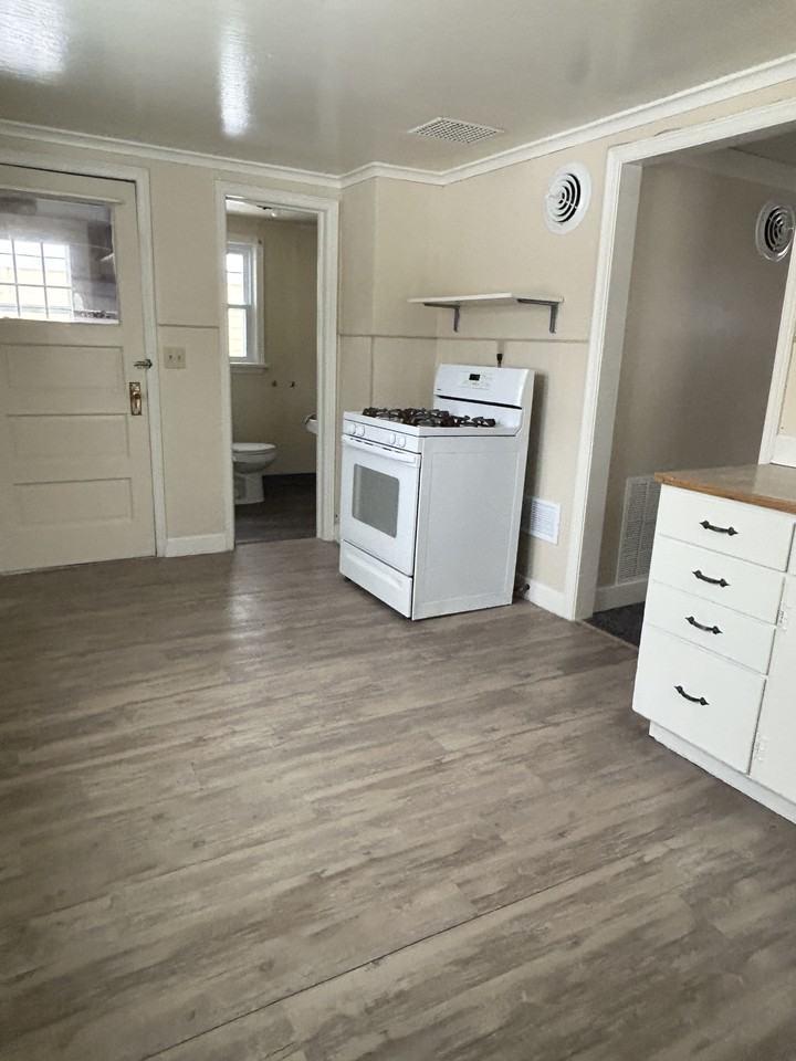 1537 14th Ave E #2 - Photo 2 of 9