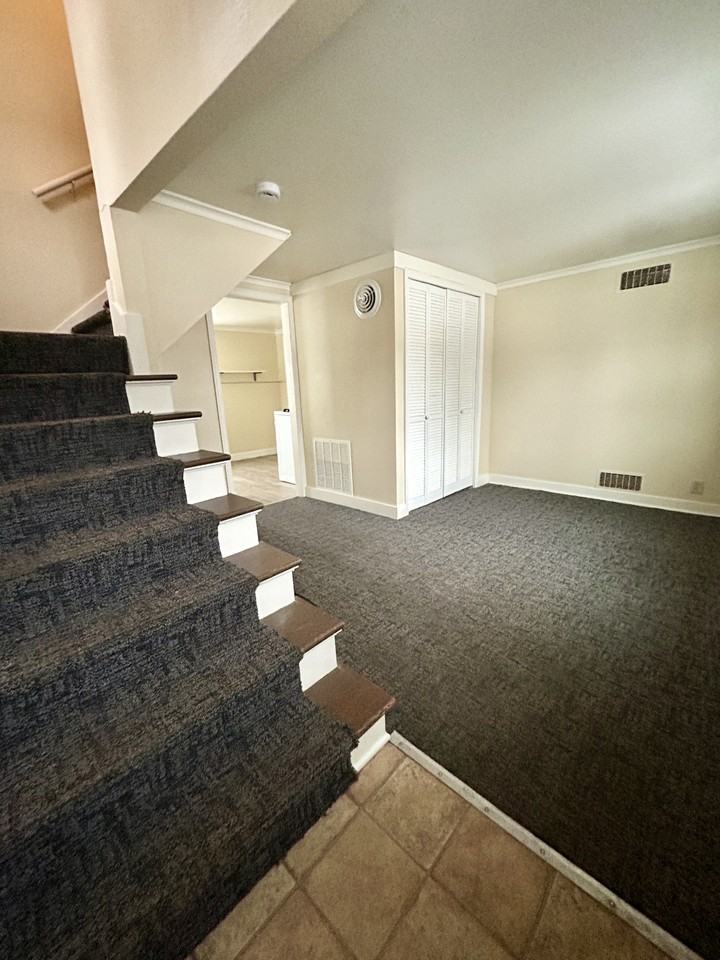 1537 14th Ave E #2 - Photo 3 of 9