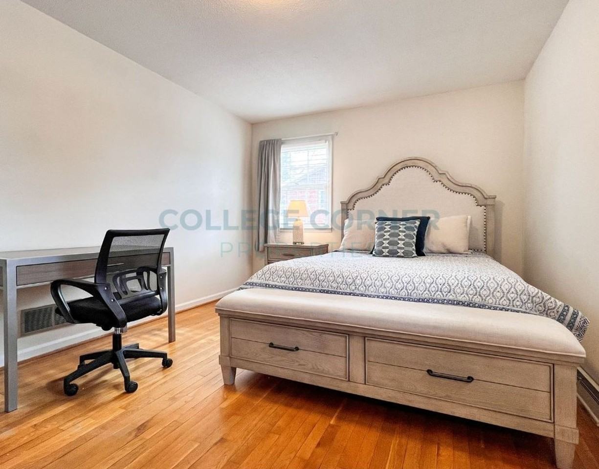 830 Delmonte Dr - Photo 2 of 20