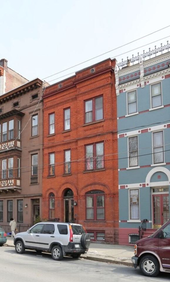 Charming 1 - Photo 2 of 6