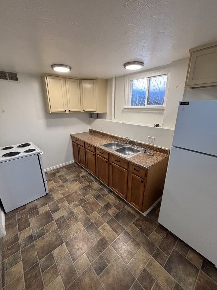 970 Iona St #1 - Photo 2 of 5