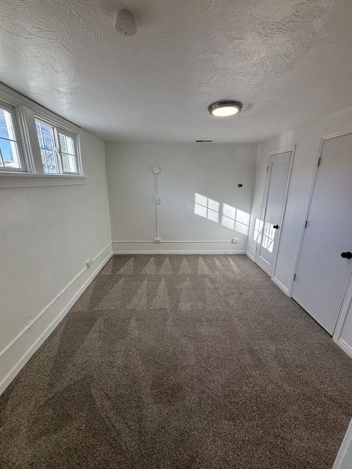 970 Iona St #1 - Photo 3 of 5