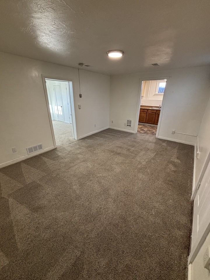 970 Iona St #1 - Photo 5 of 5