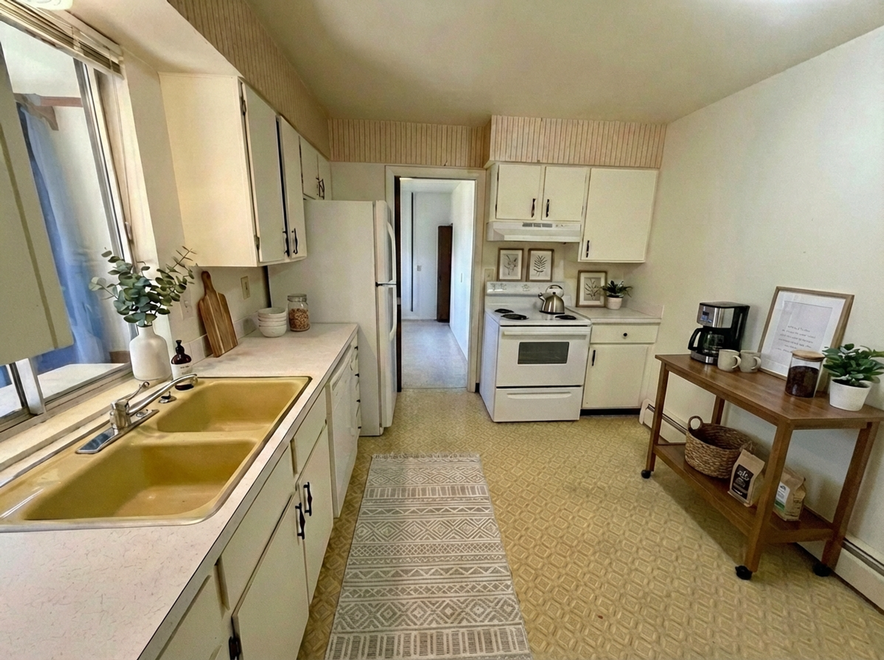 1201 Baker St - Photo 3 of 28