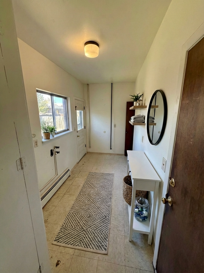 1201 Baker St - Photo 4 of 28