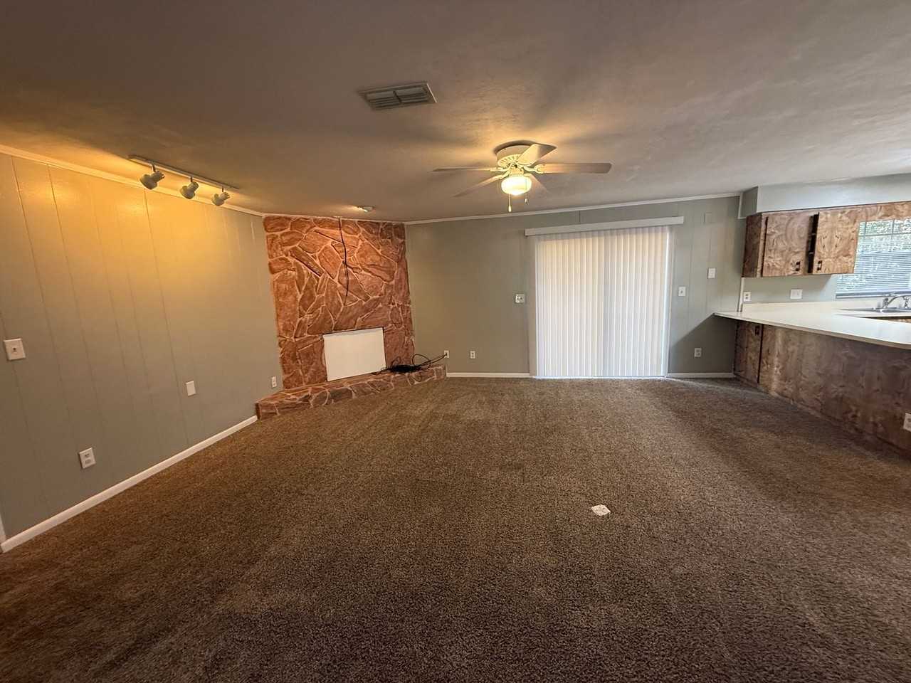 1100 Sw 20th Pl - Photo 3 of 17