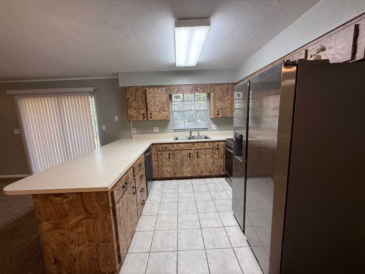 1100 Sw 20th Pl - Photo 5 of 17