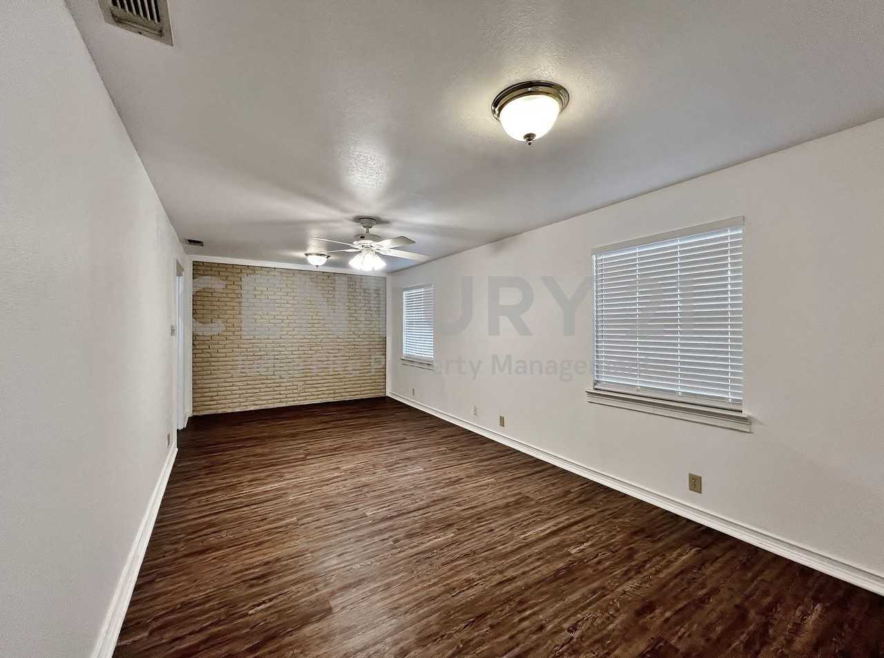 725 Danish Dr - Photo 2 of 12