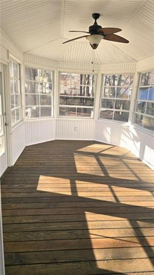 305 Peachtree Ln - Photo 3 of 22