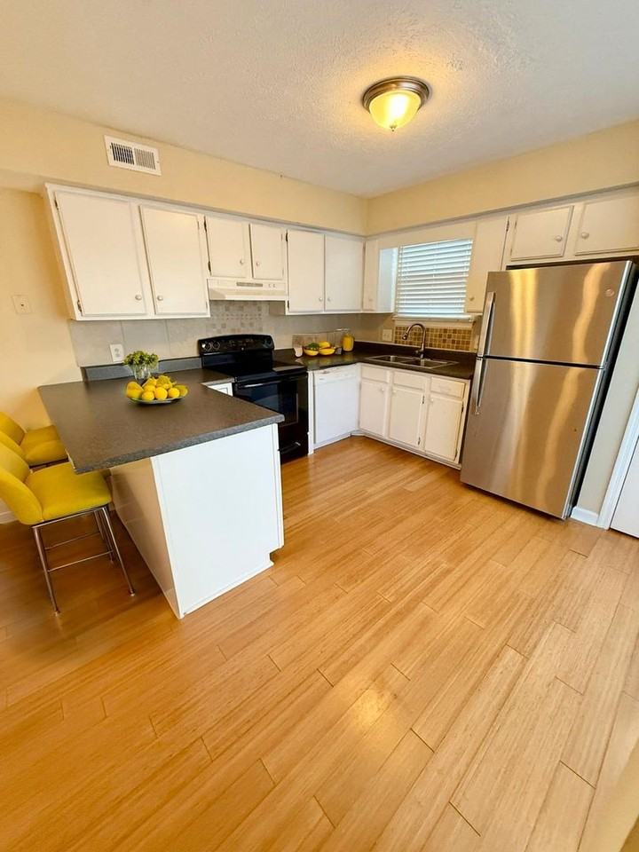 528 Debbie Dr - Photo 2 of 21