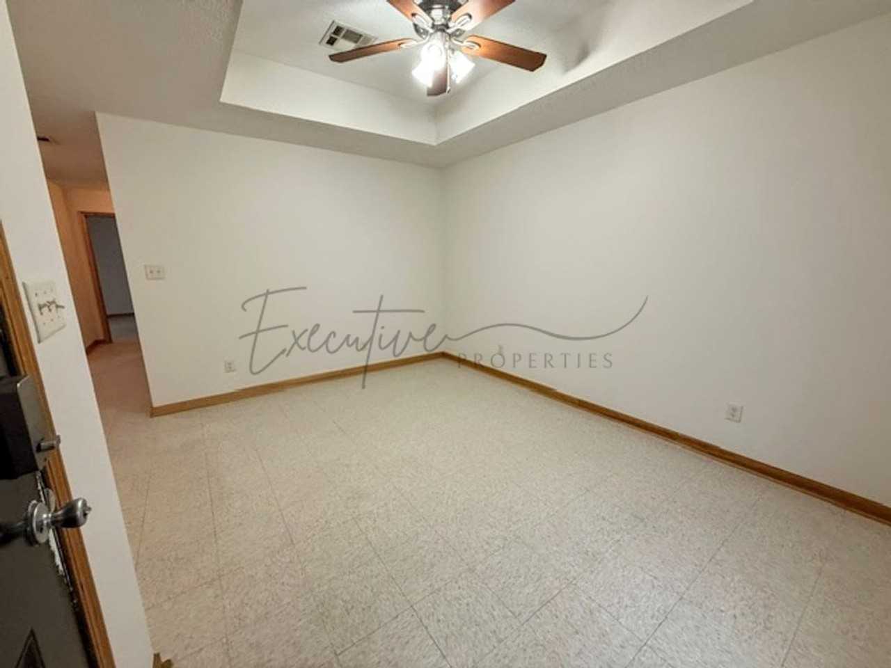 2208 N Malcolm St - Photo 3 of 19