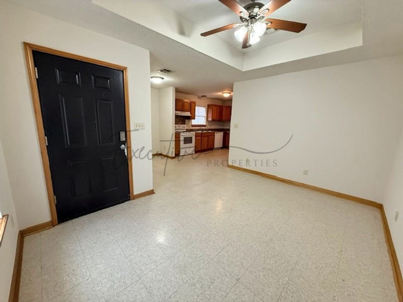 2208 N Malcolm St - Photo 4 of 19