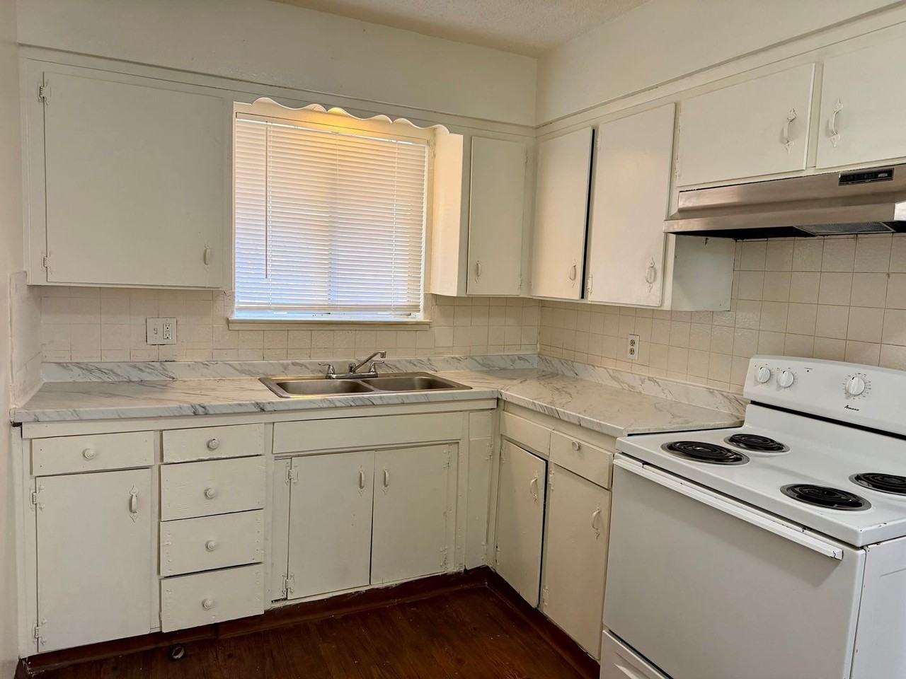 489 S Backer Ave - Photo 3 of 6