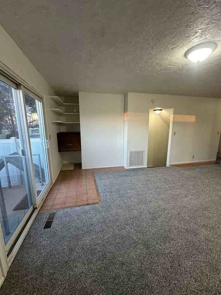 1456 Falcon Dr - Photo 6 of 33