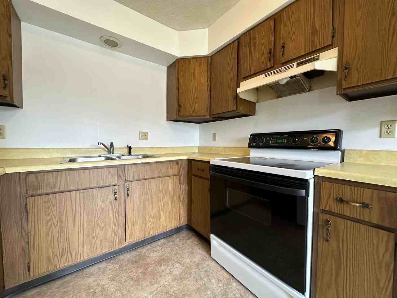 300 College Park Drive - Photo 7 of 11