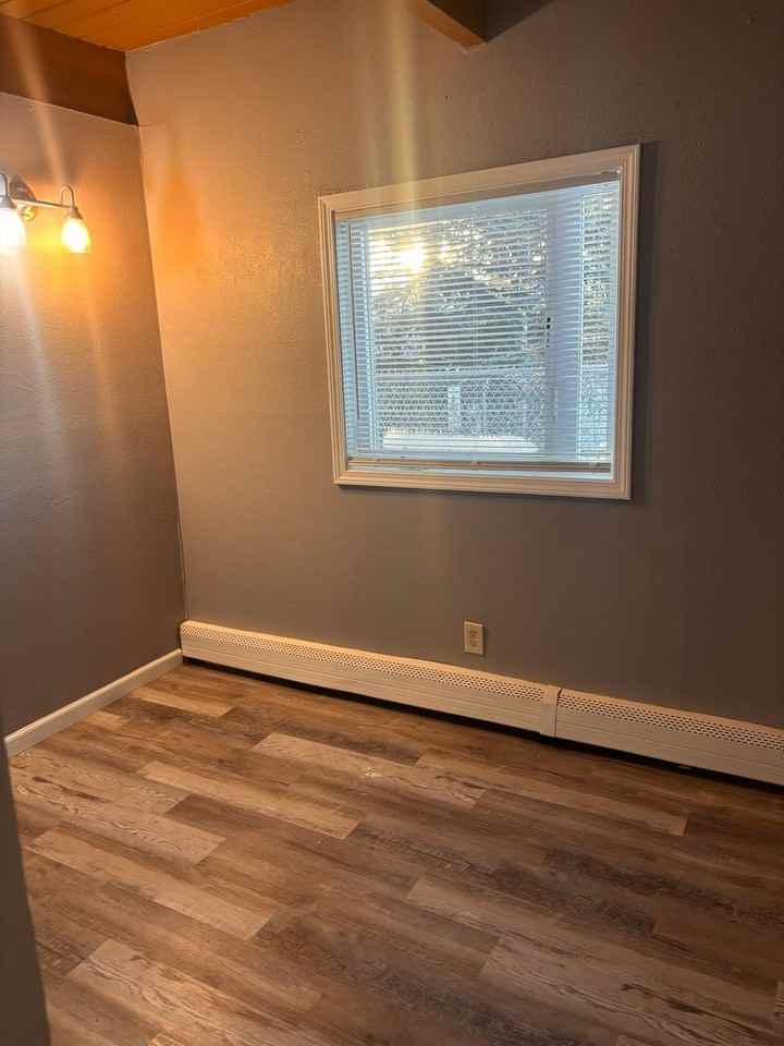 812 W 29th Place - Photo 4 of 13