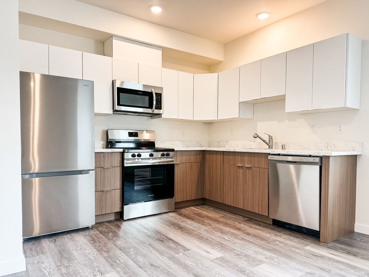 Lakewood Station - Photo 3 of 6