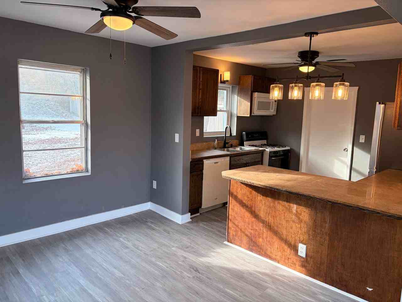 635 8th Ave S - Photo 3 of 10