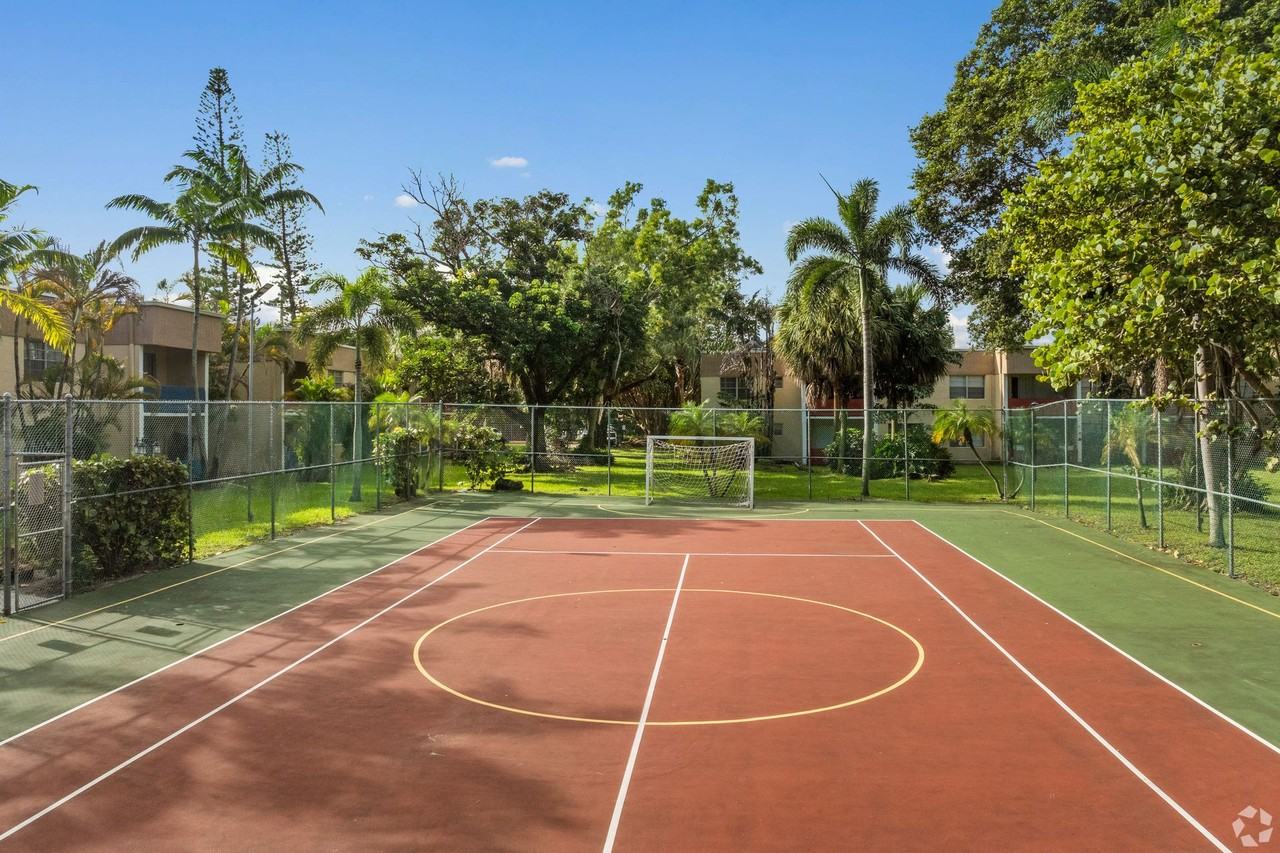 Sabal Pointe Apartments - Photo 3 of 5